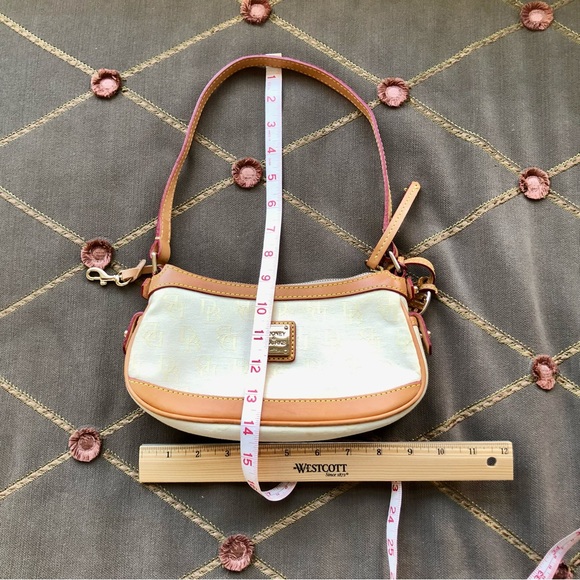 Sold Dooney & Bourke Shoulder Bag in Cream Tan Canvas Leather Signature Logo Y2K - Picture 7 of 7